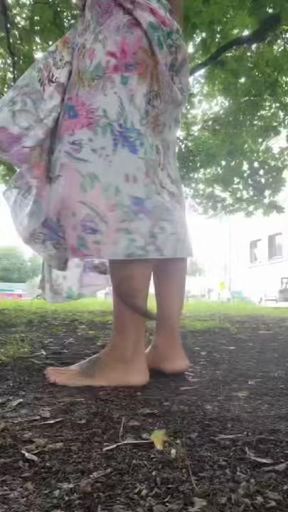 a short clip of my dirty feet