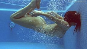 Nice Lina Mercury and Mercury - very hot brunette dirt - Underwater Show