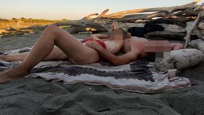 Hot wife flashes enormous cock on canary beach and helps him cum