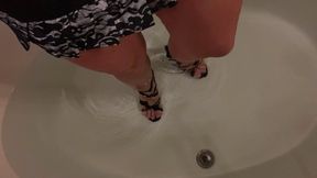 Apron and Heels Bathtub Fun and masturbation part 1