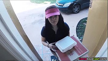 Kimber Woods delivers pizza and bangs customer for more tips