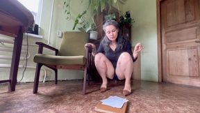 sexy legs in a squat wmv