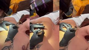 mate moi quand je fais tatouer mes seins