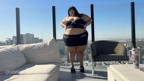 Ssbbw Sexy Goddess: Public Flash Cellulite in DayLight