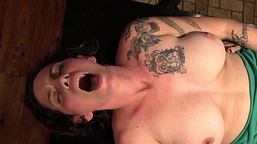 Rozen Debowe Smashes Face in Nikki Hearts Pussy