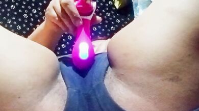 GORDITA VIRGEN DE 18 SE MAATURBA PENSANDO EN TI. MULTIPLES ORGASMOS