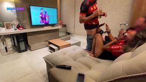 no meio do jogo o amigo do corno ja estava de pau duro doido para me fuder...