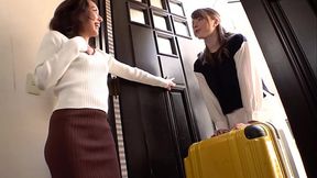 アメリカ人留学娘と日本人妻の汗ダク密着レズセックス　全身をヤラしく舐め合い、トロける程熱く絡み合うゆかりとジューン　美川由加里／ジューン・ラブジョイ