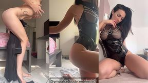 un body en vinyle super sexy ! j’adore...c’est un fan qui me l’a offert ! ...