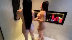 Latin Trisal gets a wet and juicy mouthful in the bathtub