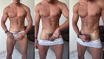 Max só de cueca mostrando o pau