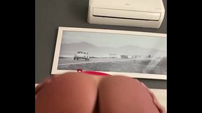 Morena gostosa sentando com vontade