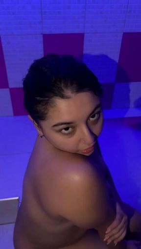 How about a greeting from this sexy girl 💋🥵