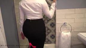 Businesswoman Enjoys Steamy Shower Fun with Her Boss