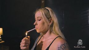 Shiny lips and a cigarette FHD MP4