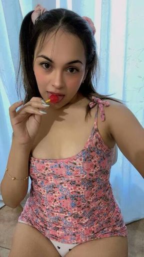 Papi, mami no está, querés jugar conmigo?