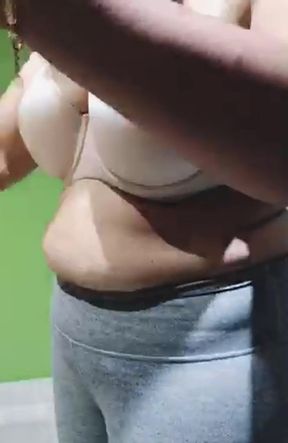 Curvy Sri Lankan aunt indulges in some Indian glamour erotica