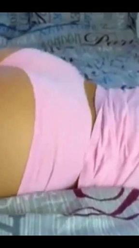 Bootylicious Babe Alert: Sexydea's Wild Webcam Adventure with Squirting Action!