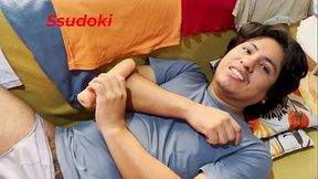 Mi mejor amigo es gay y yo quiero hacer que le gusten las mujeres, asi que le doy a probar mi co&ntilde_o