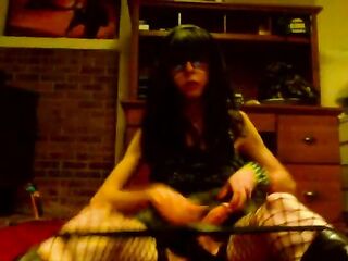 Amateur shemale masturbates