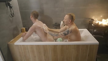 hot fuck in Bathtub with Tony Ash