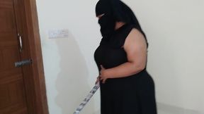 I sucked her deep throated while Muslim step aunt got messy Indian cleaning