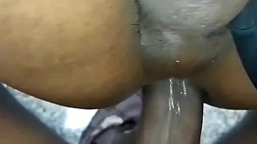 Enchi o cú da putinha de leite enquanto o marido dela estava no trabalho. O viado gemia igual a uma cachorra.