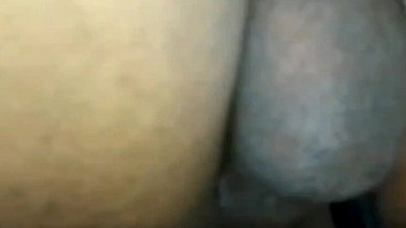 Enchi o cú da putinha de leite enquanto o marido dela estava no trabalho. O viado gemia igual a uma cachorra.