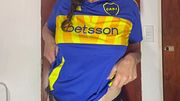 Hot dance by a Boca Juniors fan, she strips for everyone