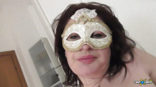 Avsugning, ansiktsprut, orgie, fittspisning, missionär &#8211; grov anal gruppsex för MILF-hora