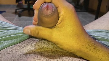 Meu marido batendo uma punheta gostosa