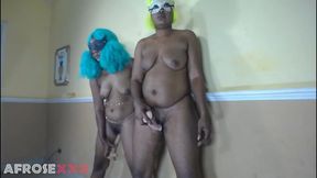 Mz hardbutt and Hipsy Flower dildoing themselves together