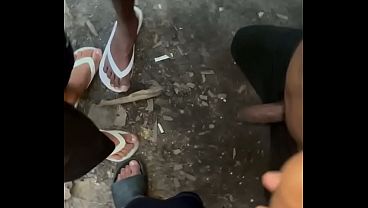 MAMEI DOIS DESCONHECIDOS NA RUA