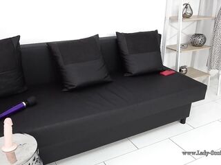 Lady Sonia has multiple orgasms on live stream