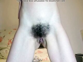 Hawt German housewife masturbates her hirsute cunt in close up