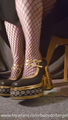 Taking off my pretty heels~