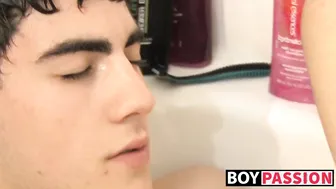 Twink Rad showers and toys his tight ass in solo session