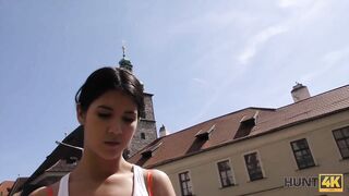 HUNT4K Nerdy Cuckold Beobachtet Gehorsam Den Sex Von Freundinnen Mit Fremden