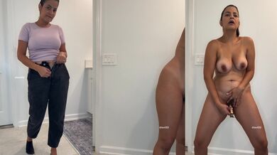 Masturbating in the bathroom while shaving my pussy