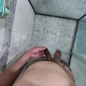 A CHUBBY MAN TAKES A SHOWER - Subscribe to my onlyfans: LKINGSBR