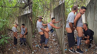 TIO GOSTOSO ME COMENDO NO MATO