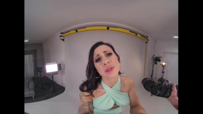 Busty Babe's Wild Photoshoot: Naughty VR Adventure