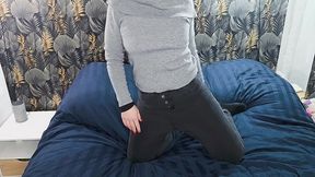 milf sexy ce gode et fait vibrer sa chatte humide et ouverte