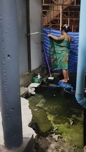 FN125 Taking a shower right where eyes used to wander.   Clip 2