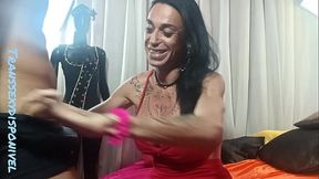 Boneca trans gostosa sendo arrega&ccedil_ada por pica grande e grossa de garot&atilde_o. Devorador de cuzinho