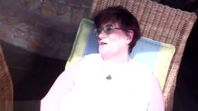 Granny with saggy tits gets into pissing foursome