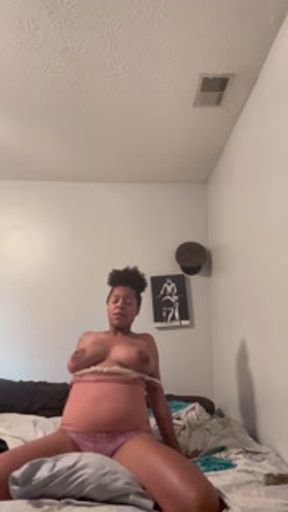 PILLOW HUMPING EBONY MILF