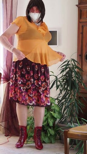 Shemale Valisere46 In Skirt 1