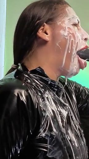 Dirty Play in Close-up Deepthroat