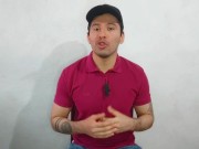 Hombre maduro le da verga a pelo a su joven compañero en el almacen de la tienda! Relato sexual
